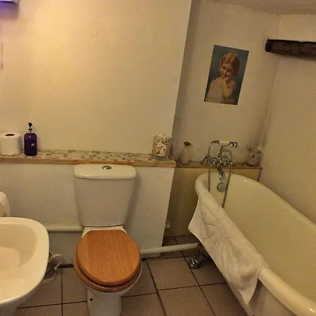 Finest Retreats - Woodend - The Buttery